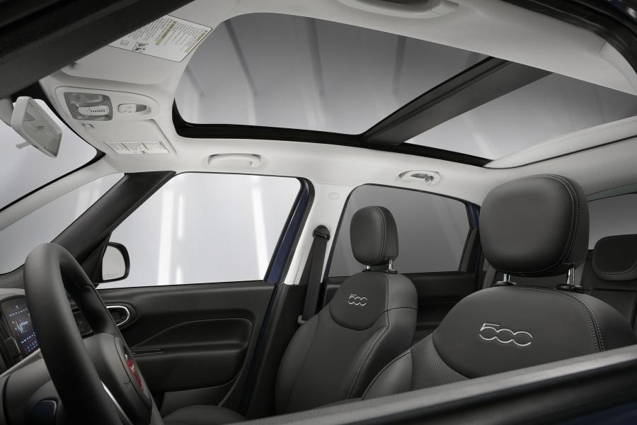 Интерьер Fiat 500L (330) 2017 года  (NA) (фото 9 из 15)